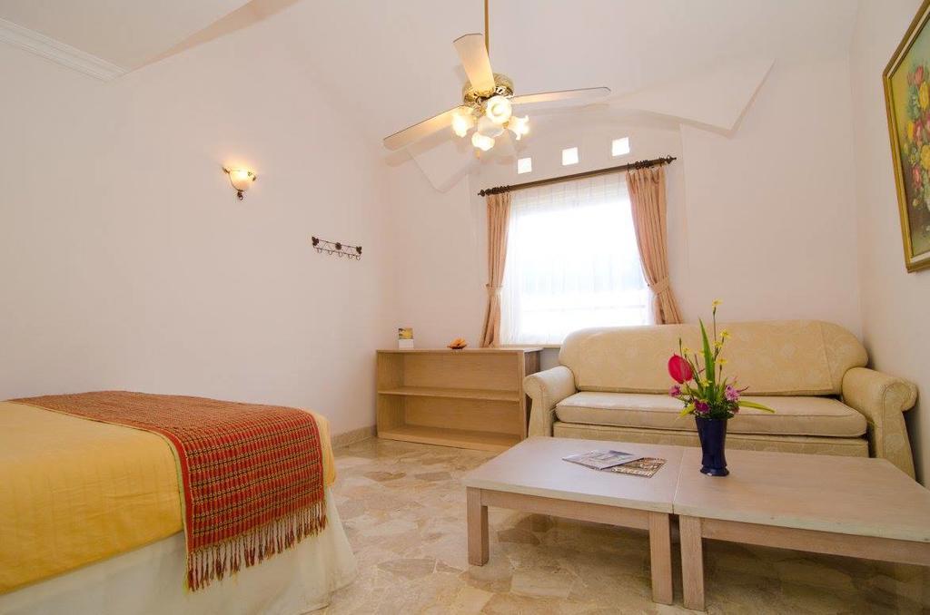 Club Bali Suites At Kota Bunga Cipanas  Exterior photo