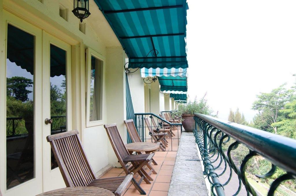 Club Bali Suites At Kota Bunga Cipanas  Exterior photo