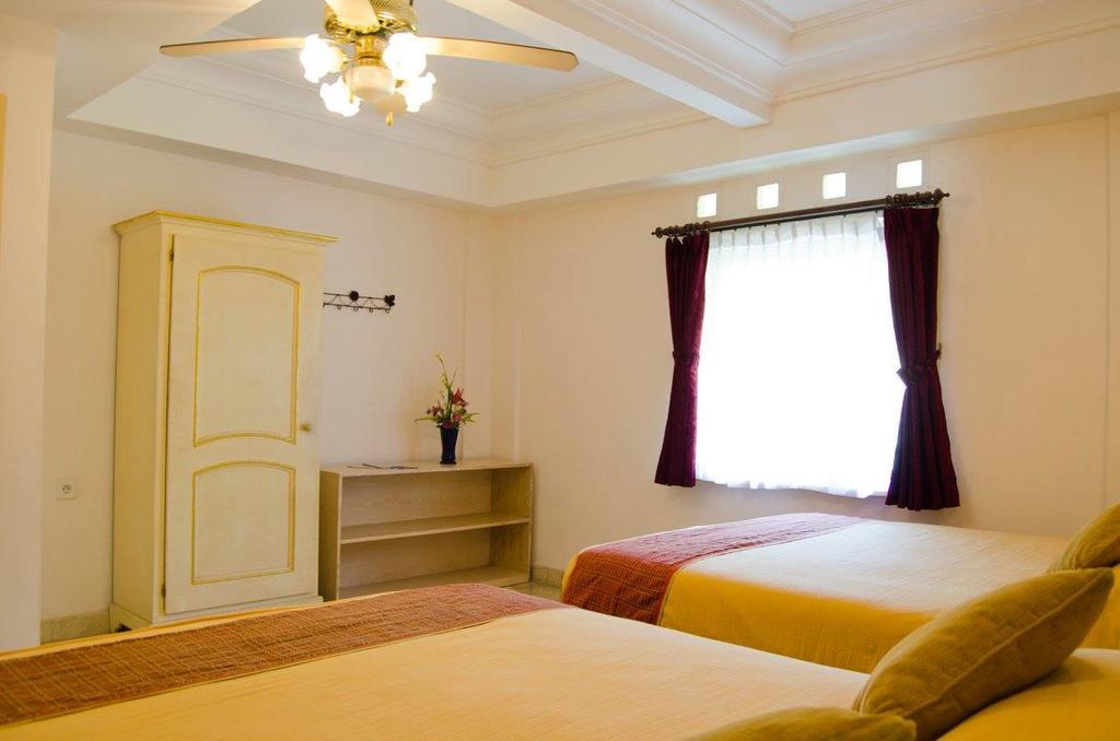 Club Bali Suites At Kota Bunga Cipanas  Exterior photo