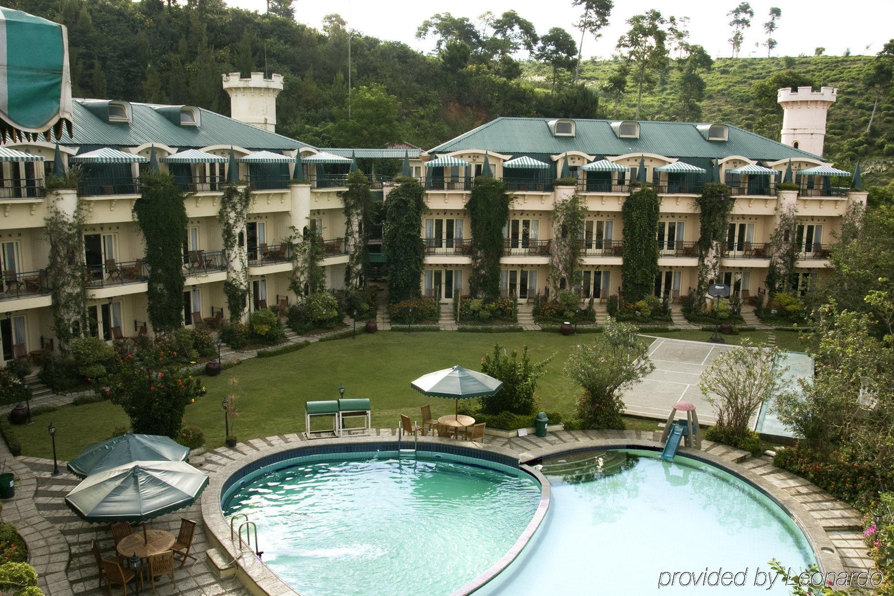 Club Bali Suites At Kota Bunga Cipanas  Exterior photo