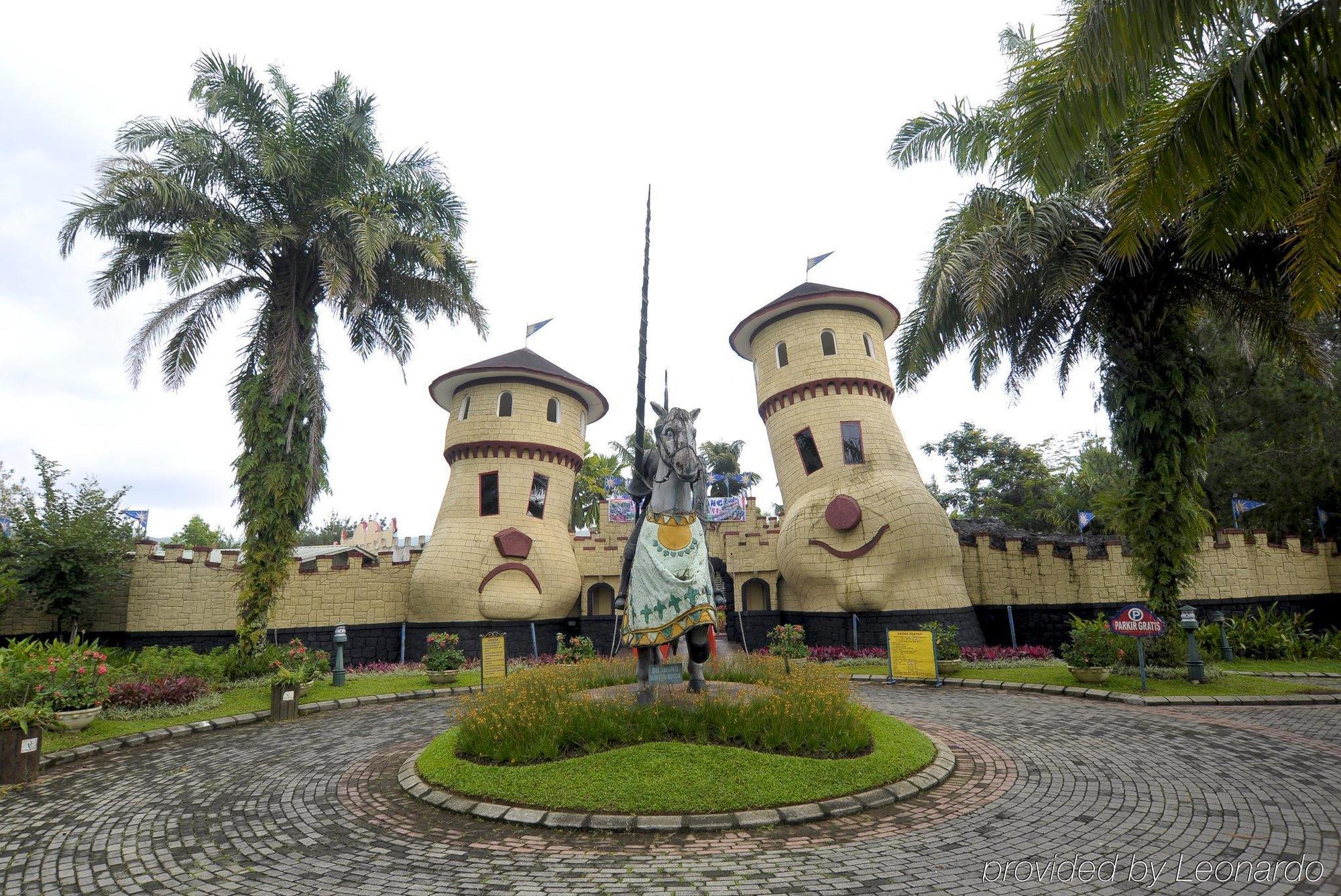 Club Bali Suites At Kota Bunga Cipanas  Exterior photo